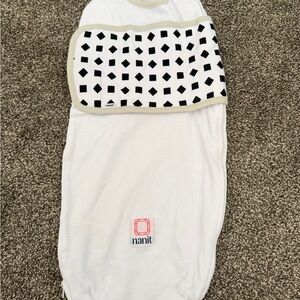 Nanit White and Black Kids Pajamas Sleep Sack